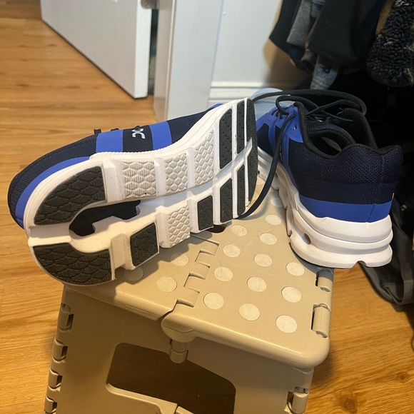 On Cloud Cloud Runners - Picture 2 of 3